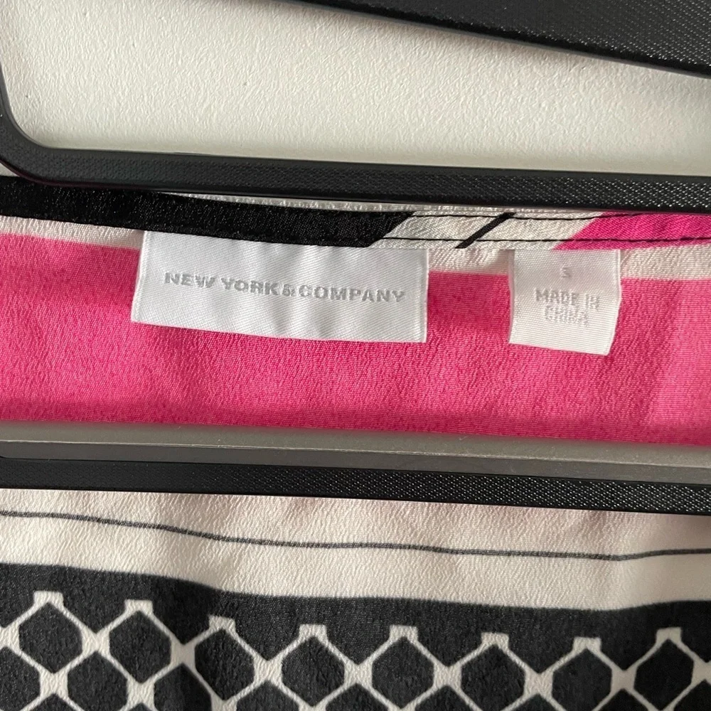 New York & Co. Women’s V-Neck Print Nylon Ruched Blouse